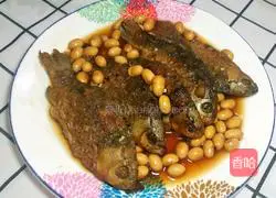 Illustration of the method of braised small crispy fish with soybeans 14