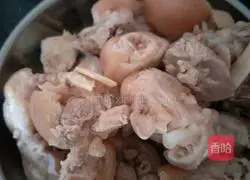 Soybean braised pig's trotters recipe 2