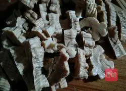 Illustration of how to make braised pork with dried bamboo shoots 2