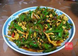 Illustration of how to make shredded chicken and fried green pepper 10