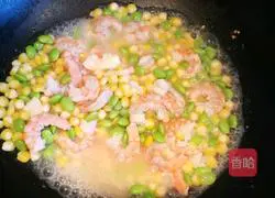 Illustration of how to make Doudou Shrimp (fried shrimps with corn and green beans) 5