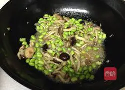 Illustration of how to make double mushrooms in oyster sauce 10