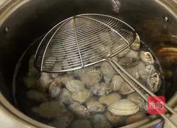 Illustration of how to make garlic clams 1