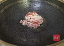 Illustration of how to cook pork belly, fungus and day lily 4