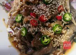 Illustration of how to make fried beef with enoki mushrooms 14