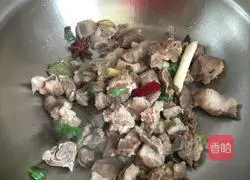 Illustration of how to make mutton stewed radish 7