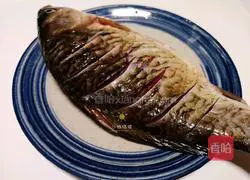 Illustration of how to make crucian carp with chopped pepper 2