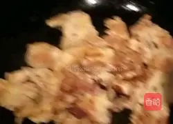 Illustration of how to make ham and fried eggs 6