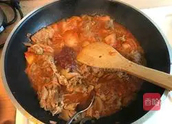 Illustration of how to make kimchi, pork and tofu stew 4