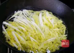 Illustration of how to make baby vegetables in soup 4