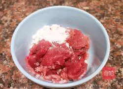 Illustration of how to make fried beef with lettuce and yam 7