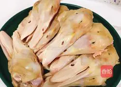 Illustration of how to make crispy duck skull 1