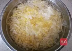 Illustration of how to make pickled cabbage powder 4