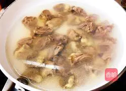 Illustration of how to stir-fry chicken hearts with green garlic sprouts 8