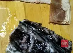 Illustration of how to make pepper cod and bacon rolls 1