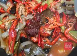 Illustration of how to make spicy beer lobster 8