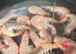 Illustration of how to cook boiled prawns 3