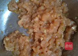 Illustration of how to make steamed chicken breast and lotus root clips 5