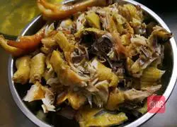 Illustration of how to make salt-baked chicken 3