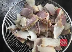 Illustration of how to make fried bacon and lettuce 5