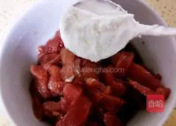 Illustration of how to make fried shredded pork with celery 5