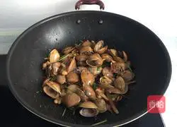 Illustration of how to make spicy fried yellow clams 10