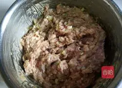 Illustration of how to make steamed meat rolls with tofu skin 5