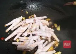 Illustration of how to make spicy chicken feet 4