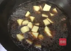 Illustration of how to make potato roast pork 6
