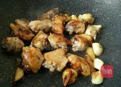 Illustration of how to make chestnut roasted chicken wings 7