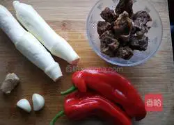 Illustration of how to make beef with oyster sauce and high bamboo shoot sauce 2