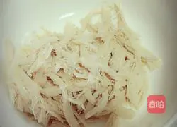 Illustration of how to make spicy shredded chicken 3