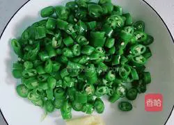 Illustration of how to make fried shrimp skin with green pepper 2