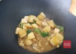 Illustration of how to stir-fry razor clam meat with dried beans 11