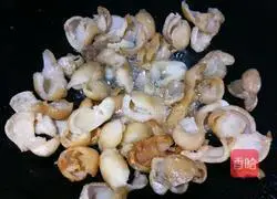 Illustration of how to make fried pork liver and sausage 1