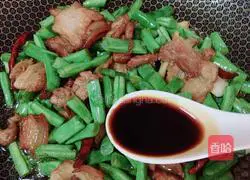 Illustration of how to make fried green beans with pork belly 5