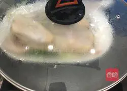 Illustration of how to make tender shredded chicken 4