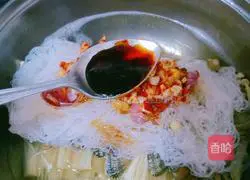 Illustration of how to make flower nail powder 6