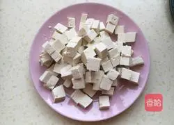 Illustration of how to cook tofu with mushroom and minced meat 1