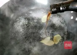 Illustration of how to make brine shrimp with spring onions 5