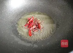 Illustration of how to make pepper and sesame river shrimp 4