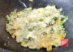 Illustration of how to make Chinese toon scrambled eggs 11