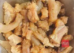 Illustration of braised beef tendons 6