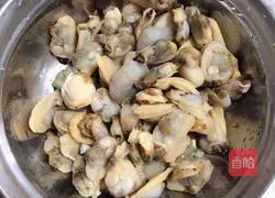 Illustration of how to stir-fry seafood broccoli 1