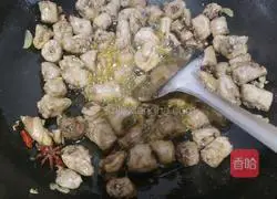 Illustration of how to make potato stewed chicken neck 3