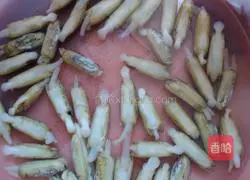 Illustration of how to make spicy curry razor clams 1