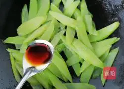 How to make scrambled eggs with lettuce Illustration 10