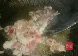 Illustration of how to stir-fry meat with onions 3