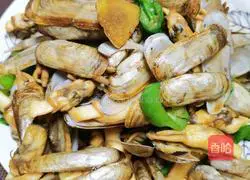 Illustration of how to make stir-fried razor clams 5