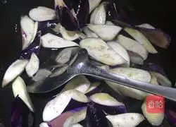 Illustration of how to make eggplant with minced garlic meat 4